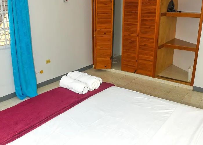 Comfy Seaview 1 Bedroom Apartment